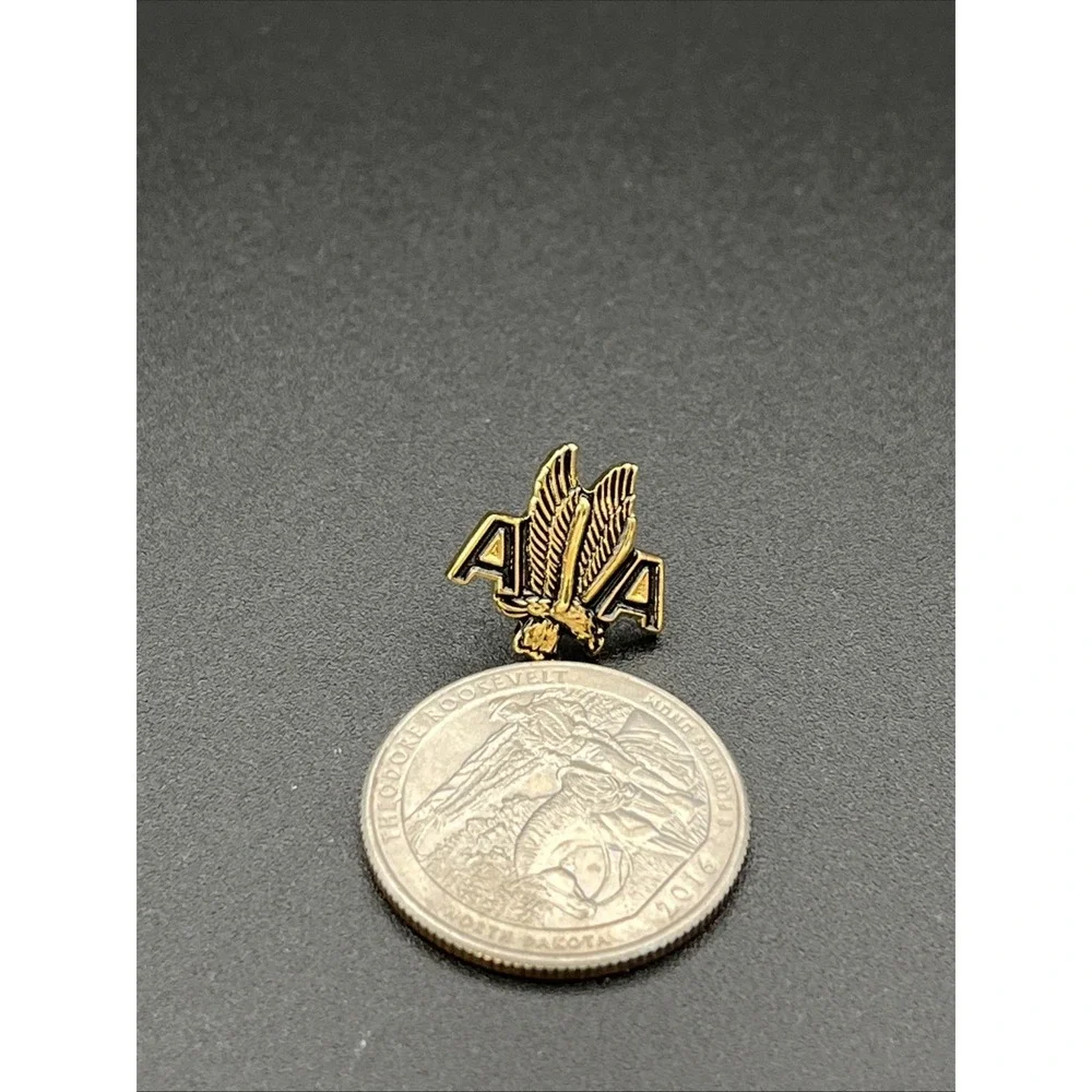American Airlines Eagle Logo Gold Tone AA Collectible Employee‎ Lapel Hat Pin